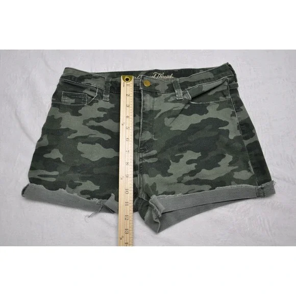 Universal Thread Shorts Womens 10 Camo Green High Rise Frayed Hem Casual Denim - Picture 6 of 7